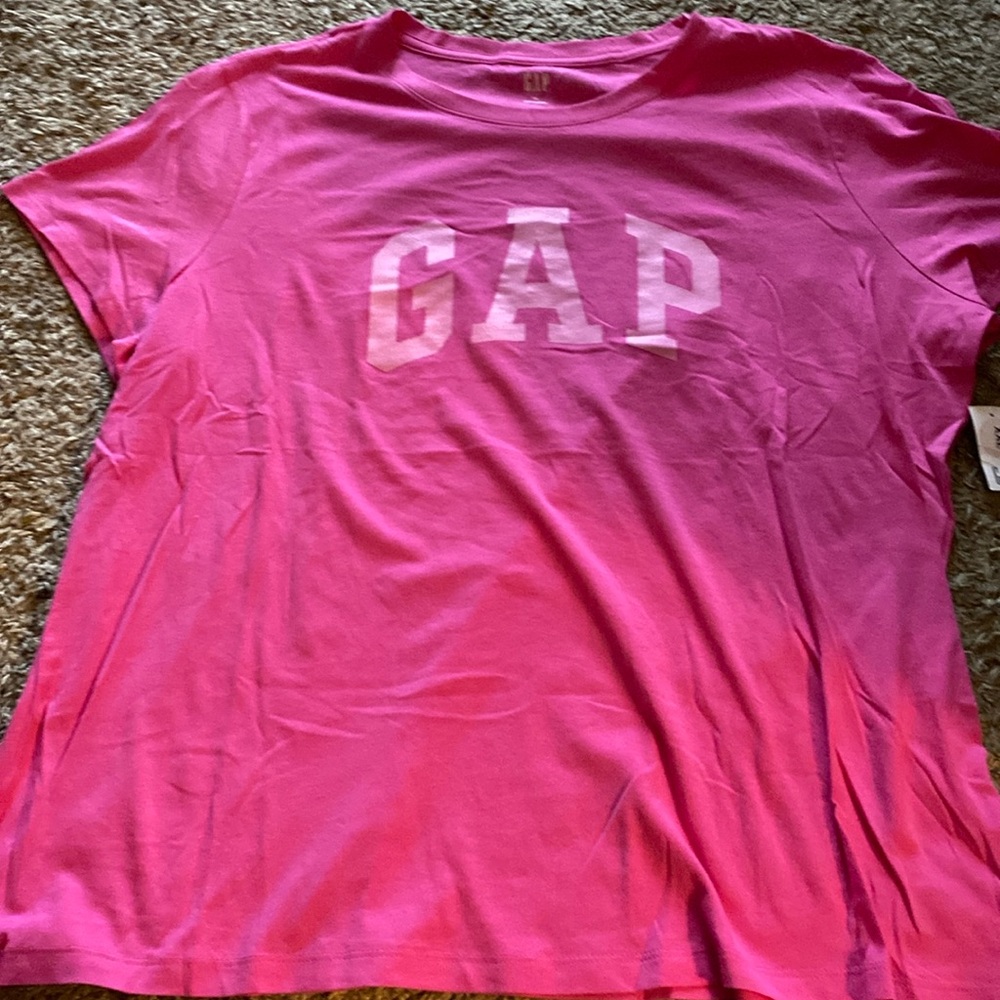 Women’s GAP Tee